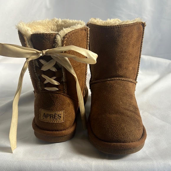 Girls Ugg like boot with bow detail size 1 - Picture 1 of 12